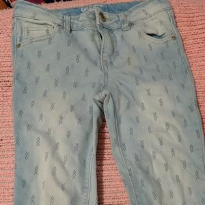 Stylish girls denim whitewashed with arrow pattern